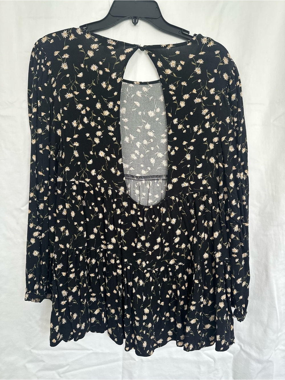 American Eagle Black Floral Pleated Long Sleeve Top - Ivory Daisies - Picture 3 of 6